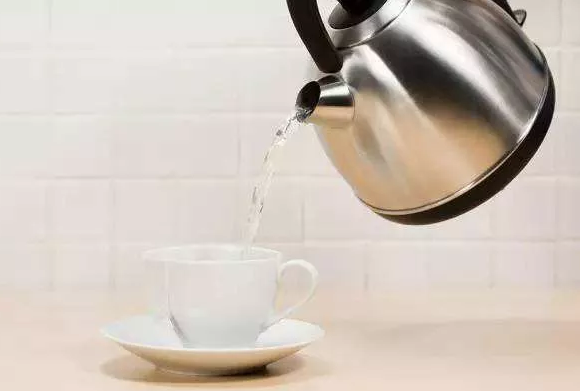 白開(kāi)水是凈水嗎？怎么選擇好的凈水機(jī)